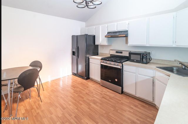 175 Penn Court 120, Matawan, NJ 07747