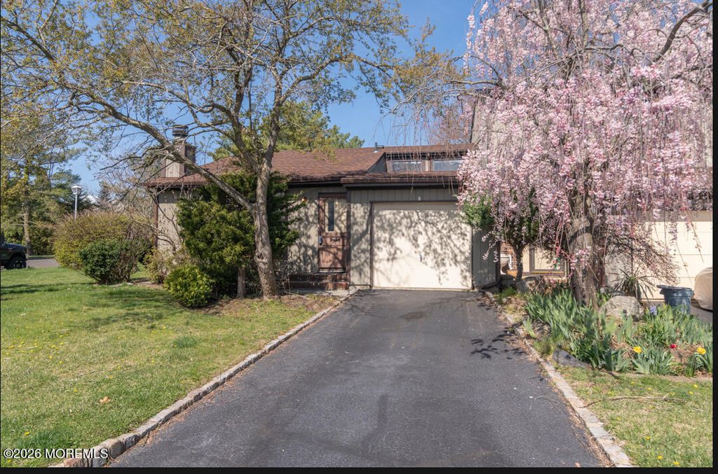 175 Penn Court 120, Matawan, NJ 07747