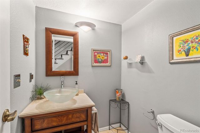 5717 S Kenton Street, Englewood, CO 80111