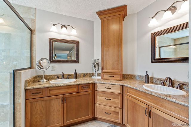 5717 S Kenton Street, Englewood, CO 80111