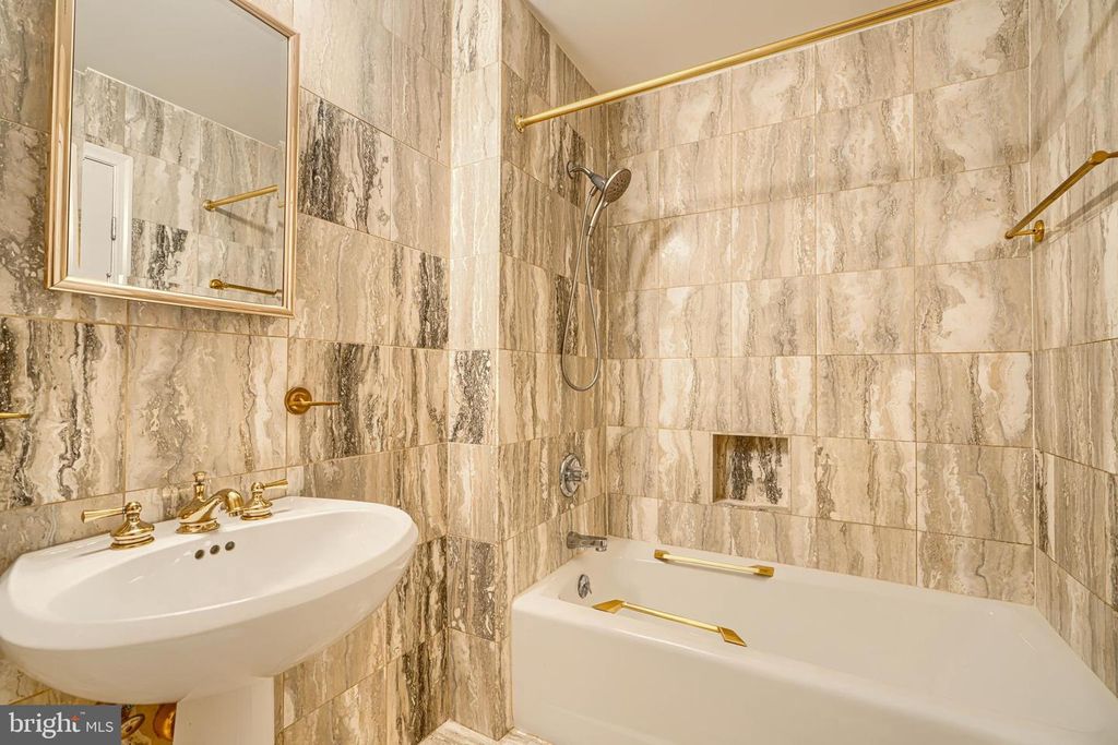 Image 26 of property listing at 3801 CANTERBURY RD #404, Baltimore, MD 21218