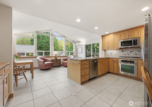 7605 146th Avenue NE, Redmond, WA 98052
