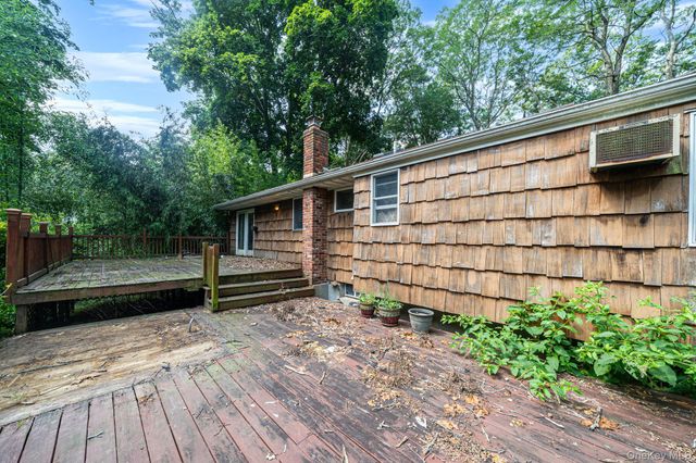 11 Radio Avenue, Miller Place, NY 11764