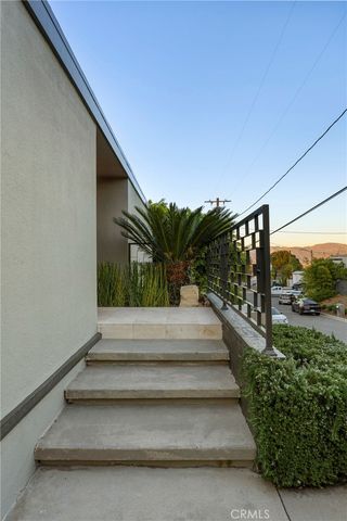 3851 Beverly Ridge, Sherman Oaks, CA 91423