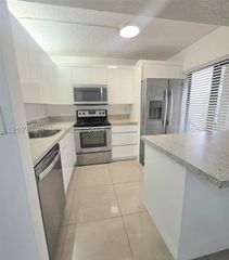 20105 NE 3rd Ct 6, Miami, FL 33179