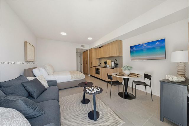 121 NE 5th 2604 2604, Miami, FL 33132