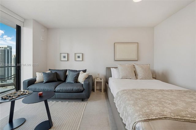 121 NE 5th 2604 2604, Miami, FL 33132