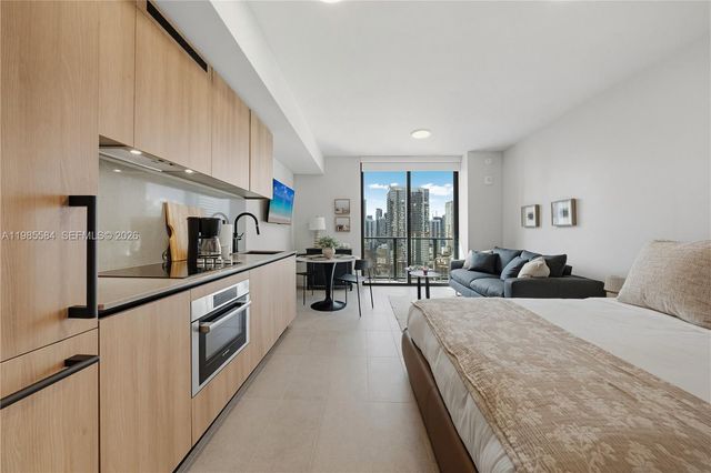 121 NE 5th 2604 2604, Miami, FL 33132