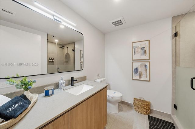 121 NE 5th 2604 2604, Miami, FL 33132