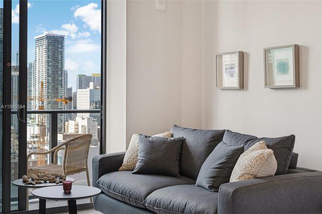 121 NE 5th 2604 2604, Miami, FL 33132