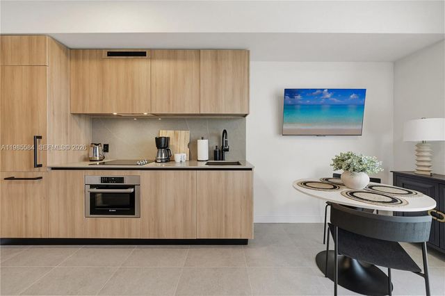 121 NE 5th 2604 2604, Miami, FL 33132