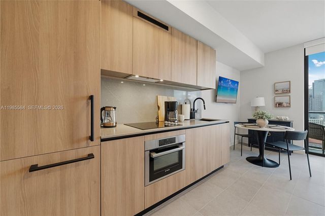 121 NE 5th 2604 2604, Miami, FL 33132