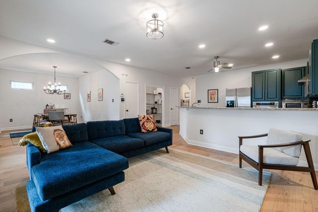 72 San Saba ST, Austin, TX 78702