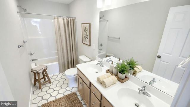 124 FORGE DR, Lebanon, PA 17042