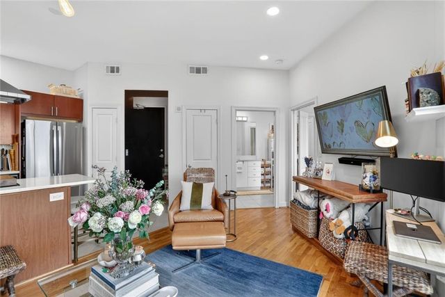 2626 Peachtree NW Road 1706, Atlanta, GA 30305