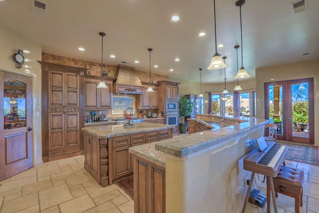 1015 C De Baca Lane, Bernalillo, NM 87004