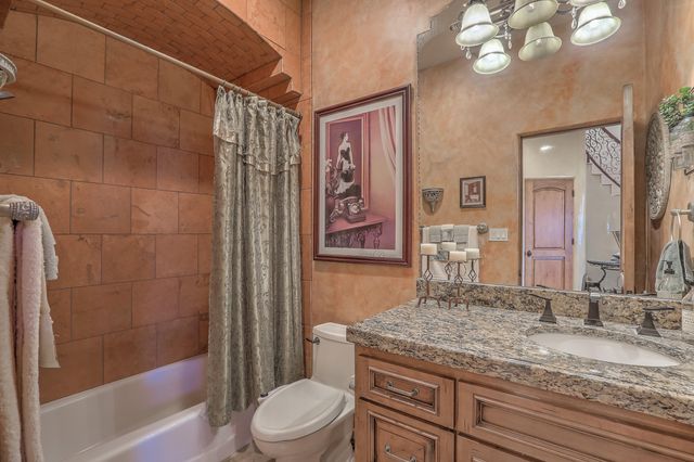 1015 C De Baca Lane, Bernalillo, NM 87004