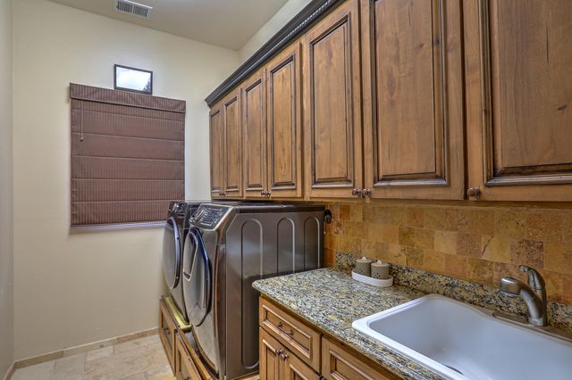 1015 C De Baca Lane, Bernalillo, NM 87004