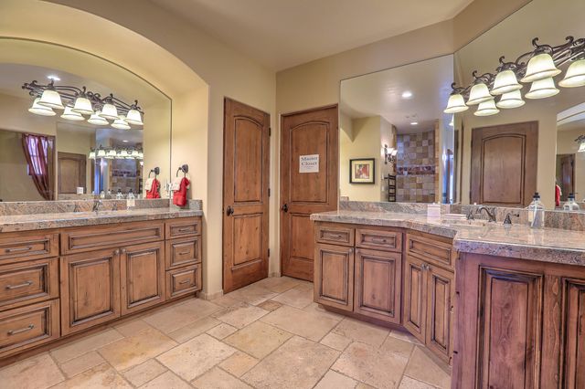 1015 C De Baca Lane, Bernalillo, NM 87004