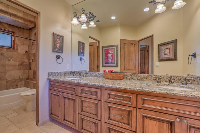 1015 C De Baca Lane, Bernalillo, NM 87004