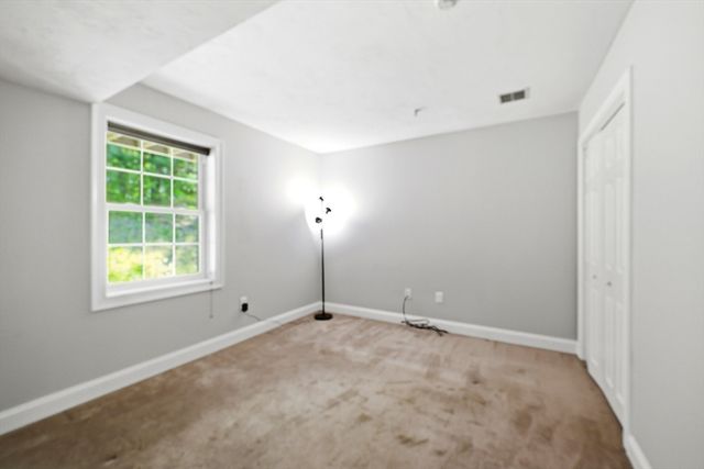 24 Greenleaves Drive 413, Amherst, MA 01002