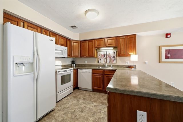 24 Greenleaves Drive 413, Amherst, MA 01002