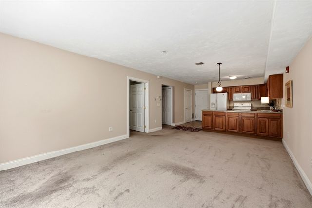 24 Greenleaves Drive 413, Amherst, MA 01002