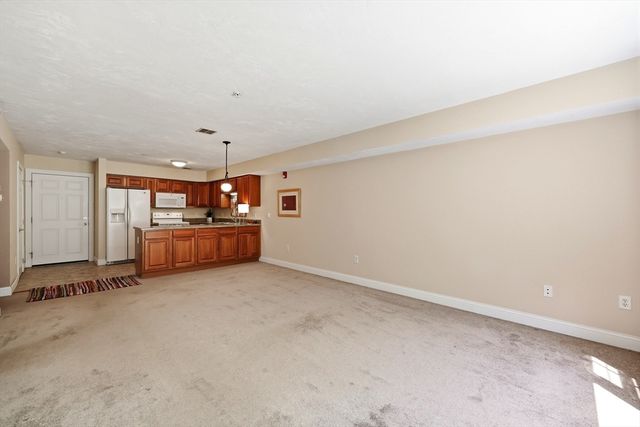 24 Greenleaves Drive 413, Amherst, MA 01002