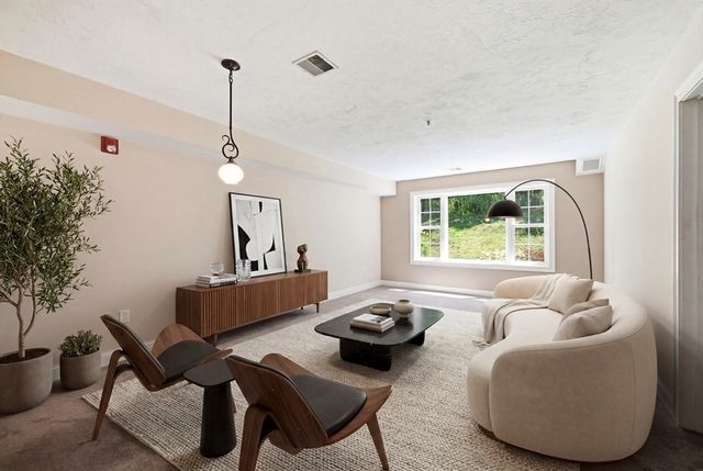 24 Greenleaves Drive 413, Amherst, MA 01002