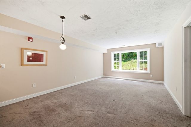 24 Greenleaves Drive 413, Amherst, MA 01002