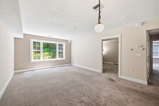 24 Greenleaves Drive 413, Amherst, MA 01002