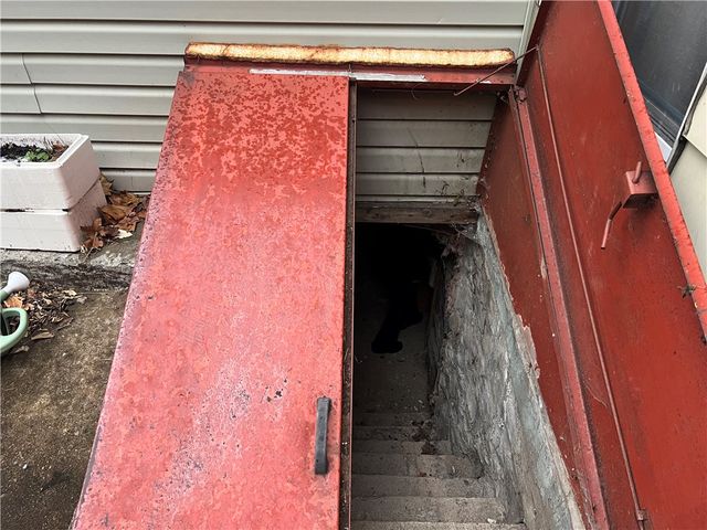 1337 Lowrie St, Troy Hill, PA 15212