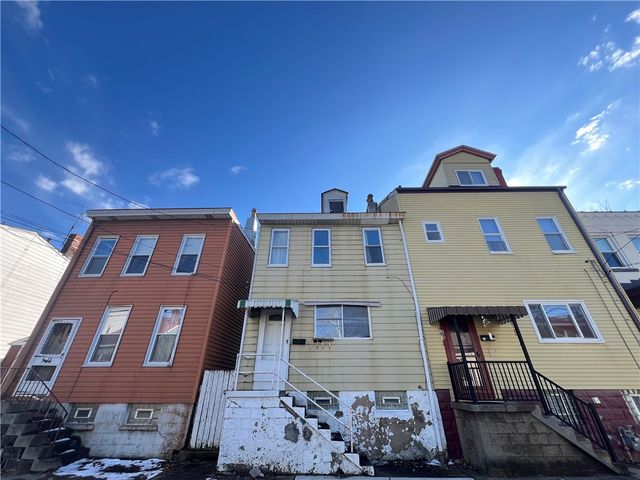 1337 Lowrie St, Troy Hill, PA 15212