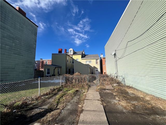 1337 Lowrie St, Troy Hill, PA 15212