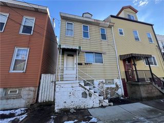 1337 Lowrie St, Troy Hill, PA 15212