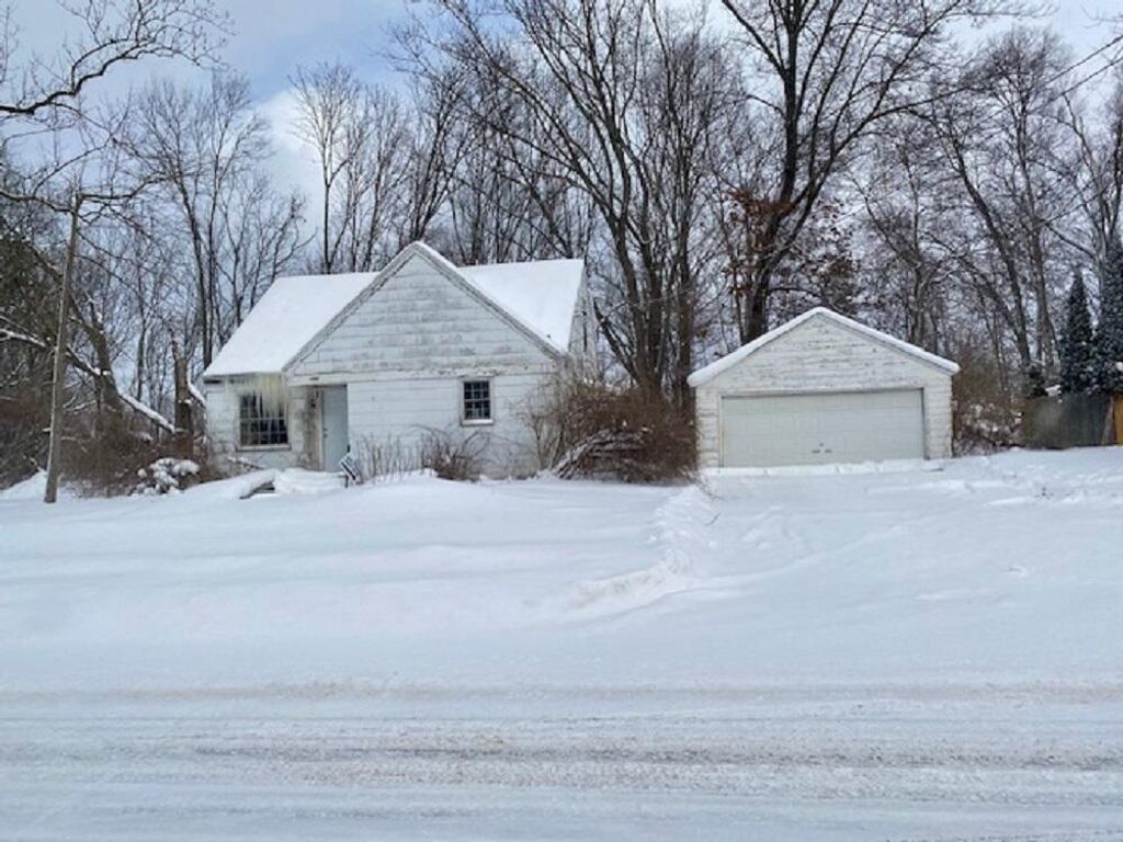 1517 Winters Drive, Portage City, MI 49002