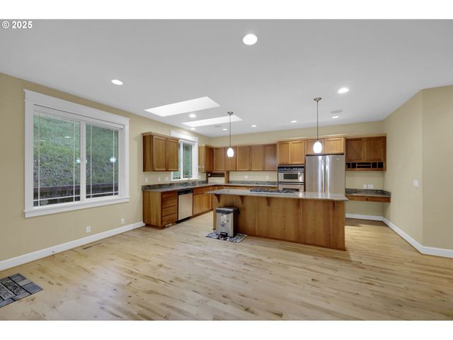 3085 SUMMIT SKY Blvd, Eugene, OR 97405