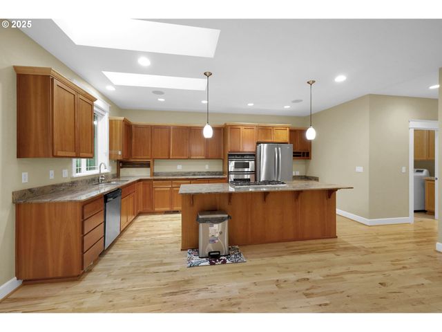 3085 SUMMIT SKY Blvd, Eugene, OR 97405