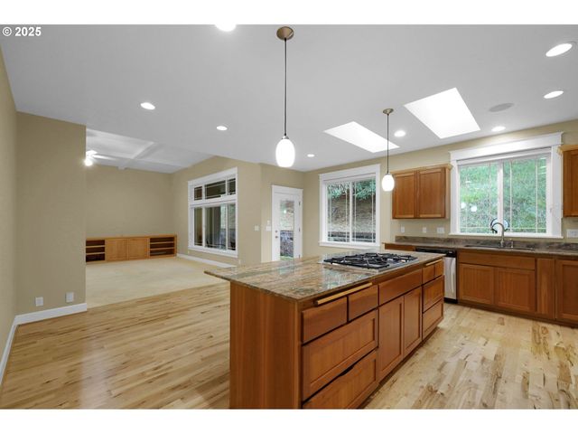 3085 SUMMIT SKY Blvd, Eugene, OR 97405
