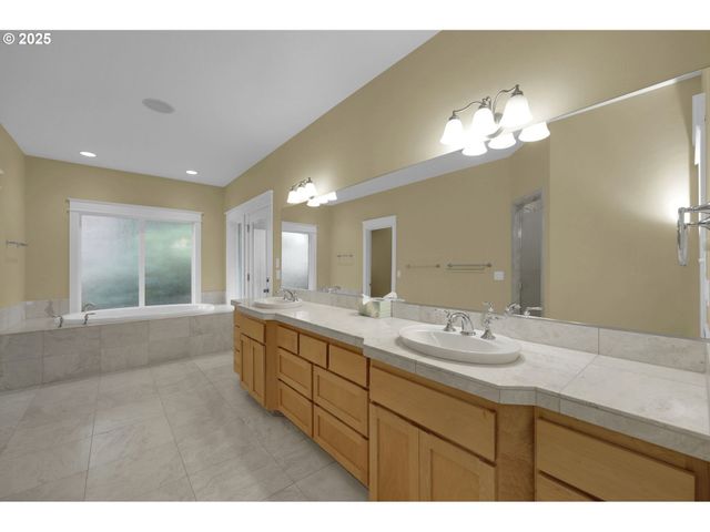 3085 SUMMIT SKY Blvd, Eugene, OR 97405