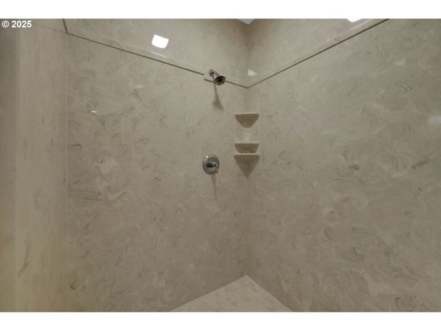 3085 SUMMIT SKY Blvd, Eugene, OR 97405