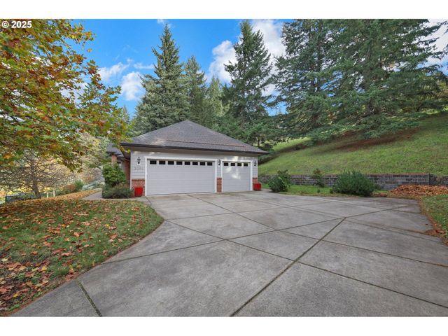 3085 SUMMIT SKY Blvd, Eugene, OR 97405