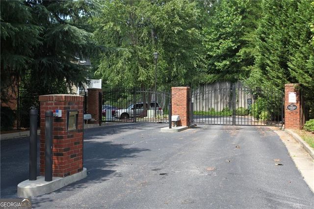 205 Streamside Drive, Roswell, GA 30076