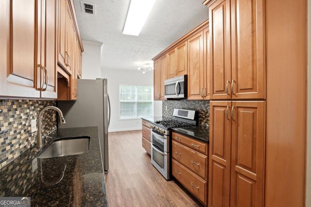 205 Streamside Drive, Roswell, GA 30076