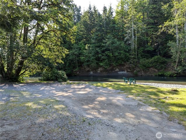 271 Salmon Street, Brinnon, WA 98320