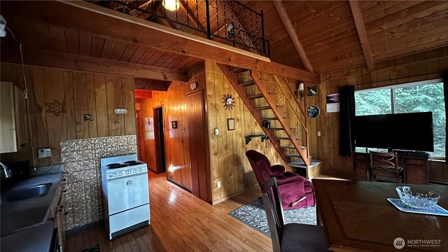 271 Salmon Street, Brinnon, WA 98320