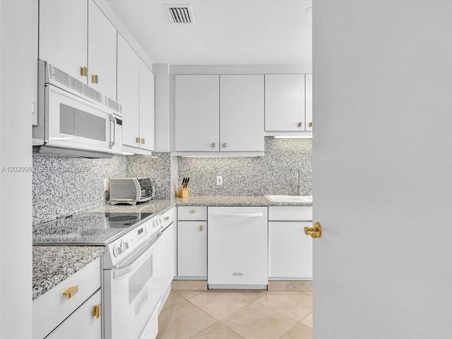 10101 Collins Ave 18C + CABANA, Bal Harbour, FL 33154