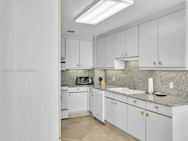 10101 Collins Ave 18C + CABANA, Bal Harbour, FL 33154