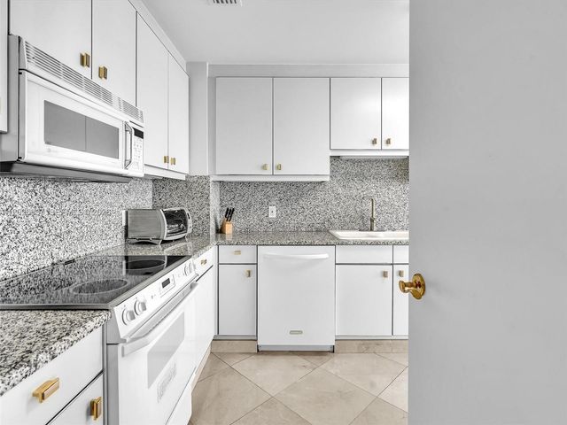 10101 Collins Ave 18C + CABANA, Bal Harbour, FL 33154