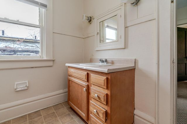 9-11-15 E Norwich Avenue, Columbus, OH 43201